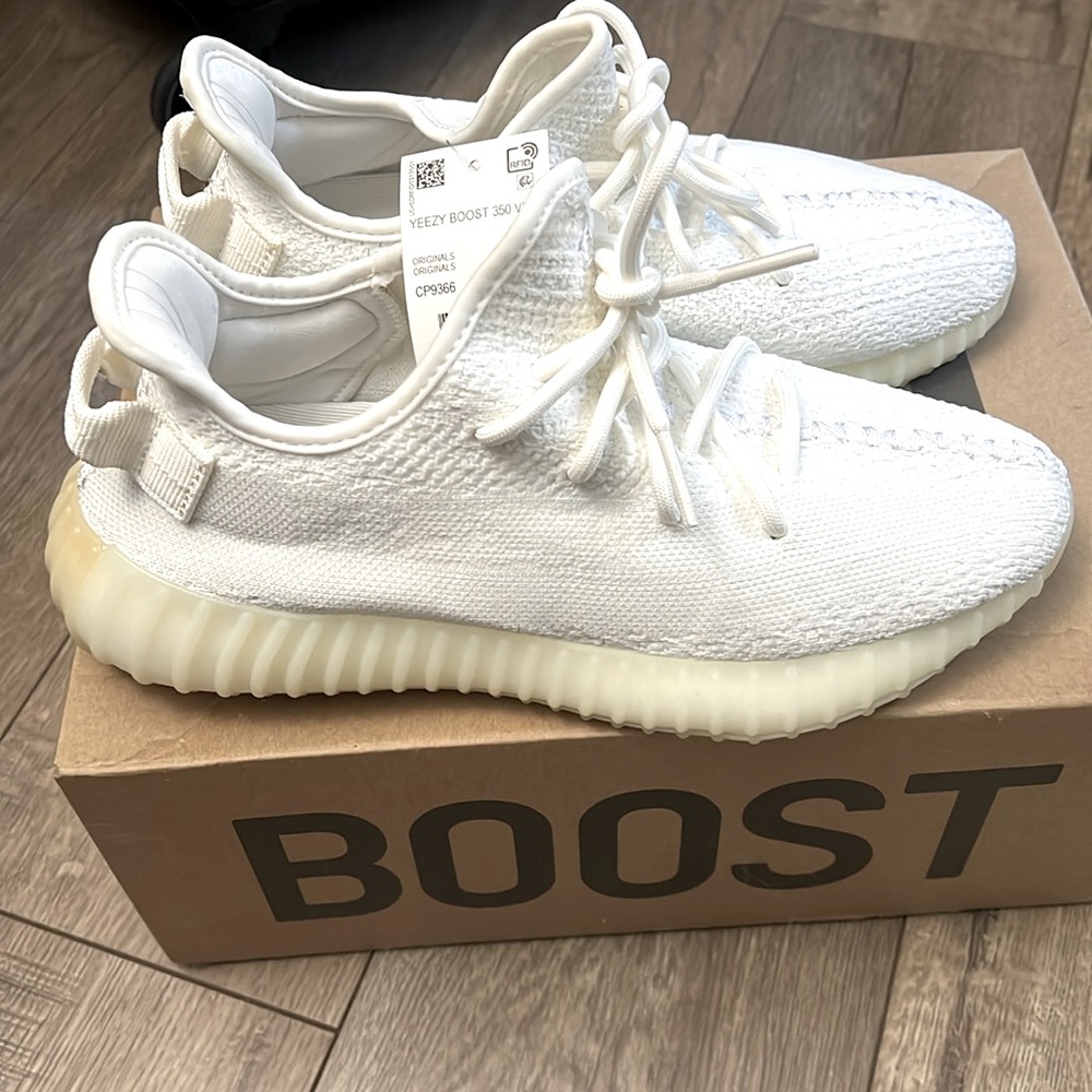 NWT / NIB - YEEZY Boost 350 V2, size 7